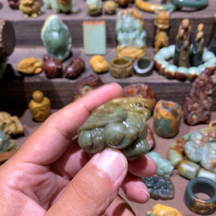 岫岩河磨玉（透闪石质玉）未镶嵌把件都*试