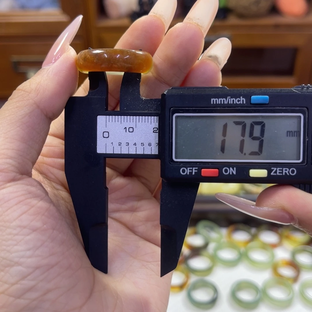 蛇纹石玉未镶嵌手镯128