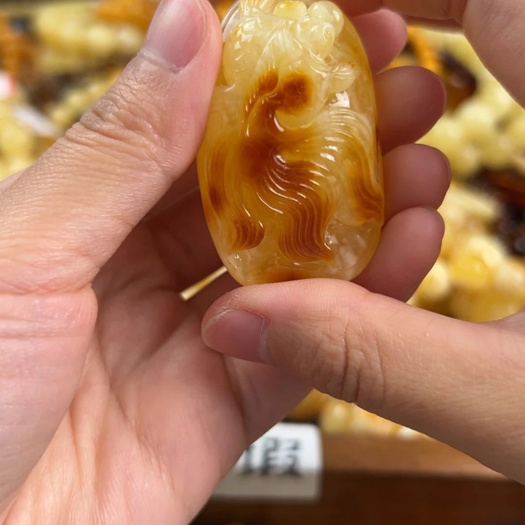未镶嵌琥珀珠宝奇石