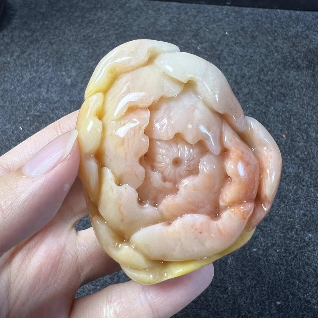 寿山石/花开富贵手把件  尺寸6.5-5.5-3厘米