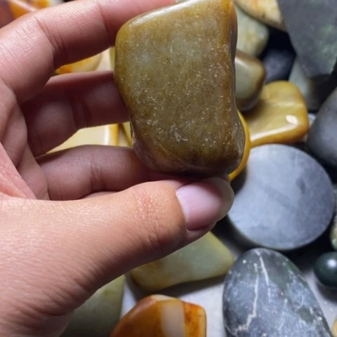 未镶嵌和田玉（糖玉）挂件用****~