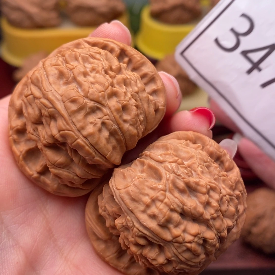 桃核把件白狮子43……