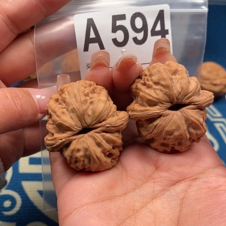 文玩核桃吊坠元宝浮黄43-A594