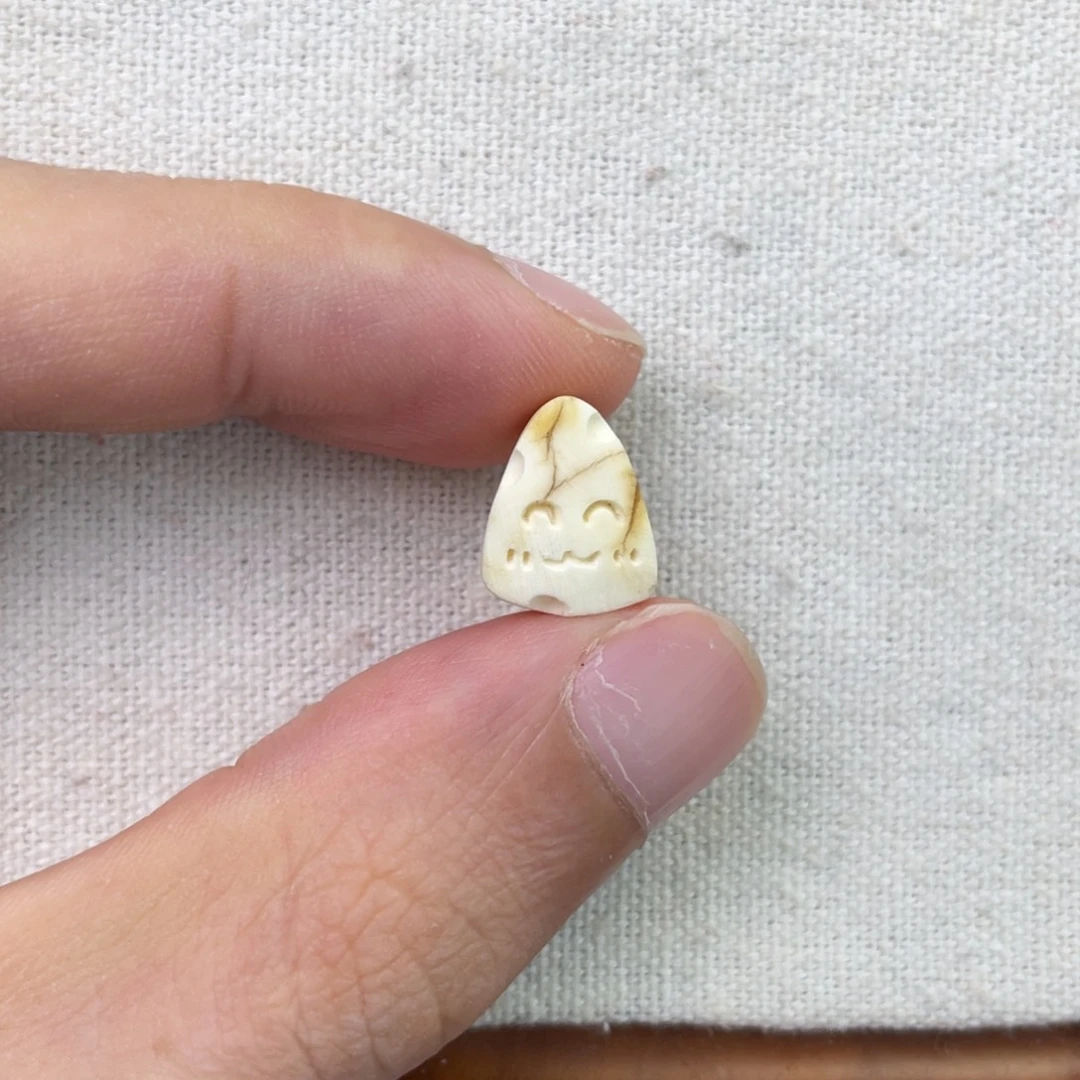 琥珀未镶嵌珠宝奇石瓷白云朵