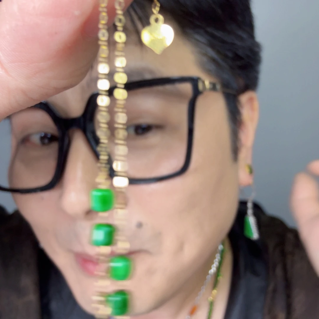 翡翠18K金镶嵌颈饰一件