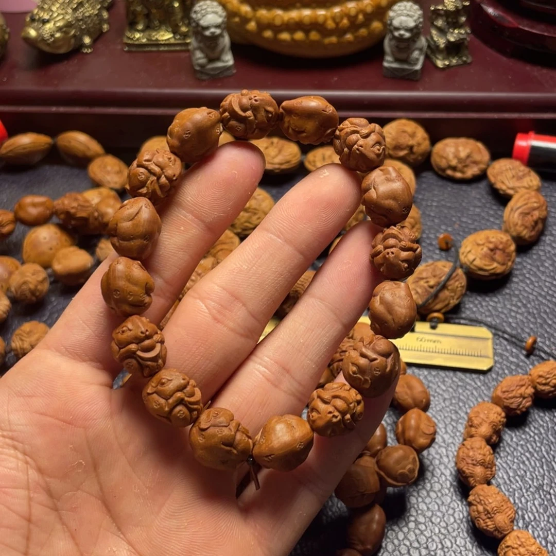 龙纹桃核雕刻瑕疵鼠你有钱有裂