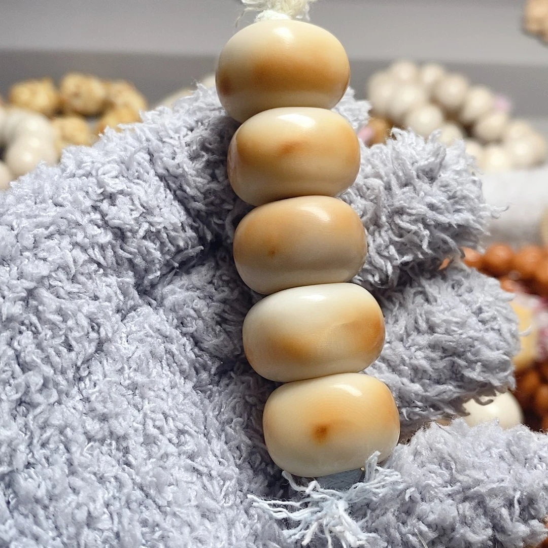 猴头核桃吊坠炭烤藏扣一个