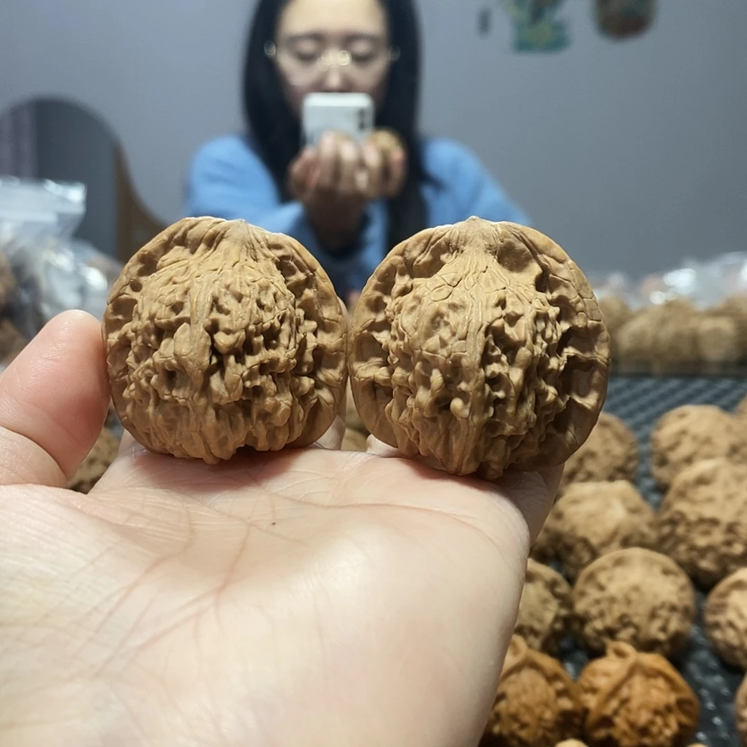 桃核吊坠红狮子41