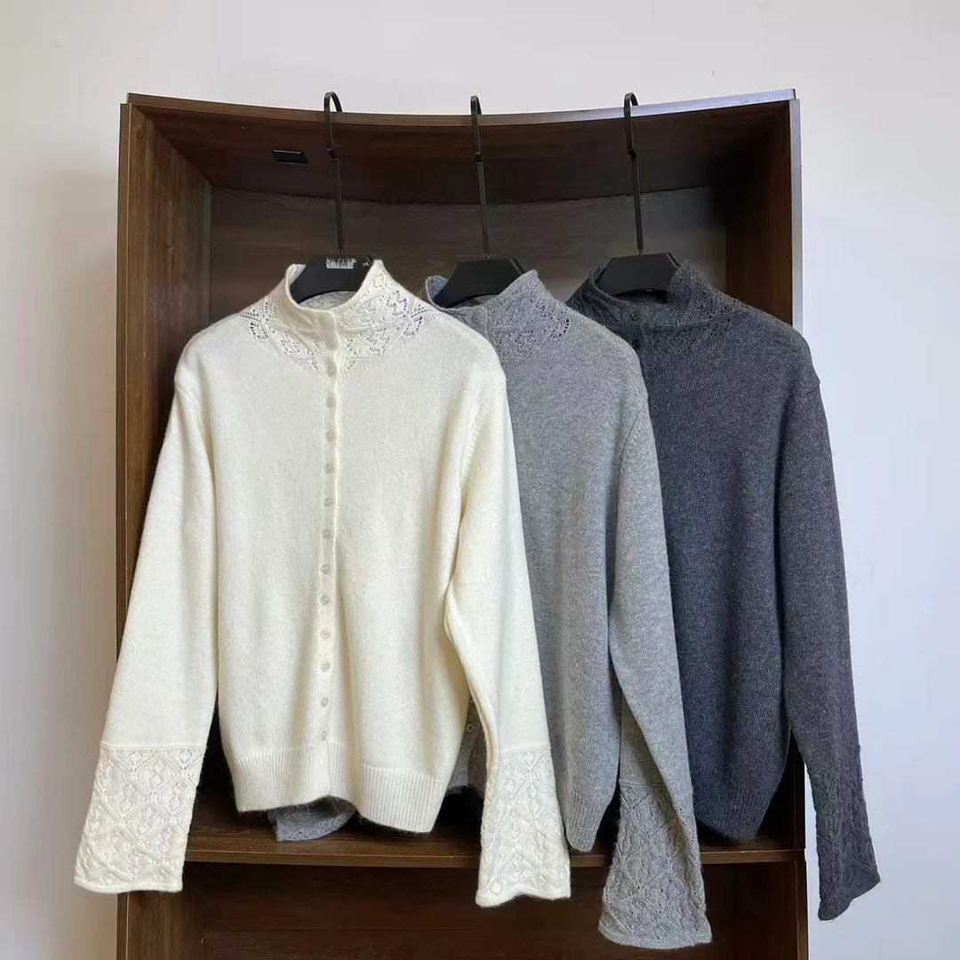 高领钩花重工毛衣