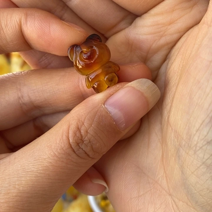 S***.蜜蜡未镶嵌裸石微瑕