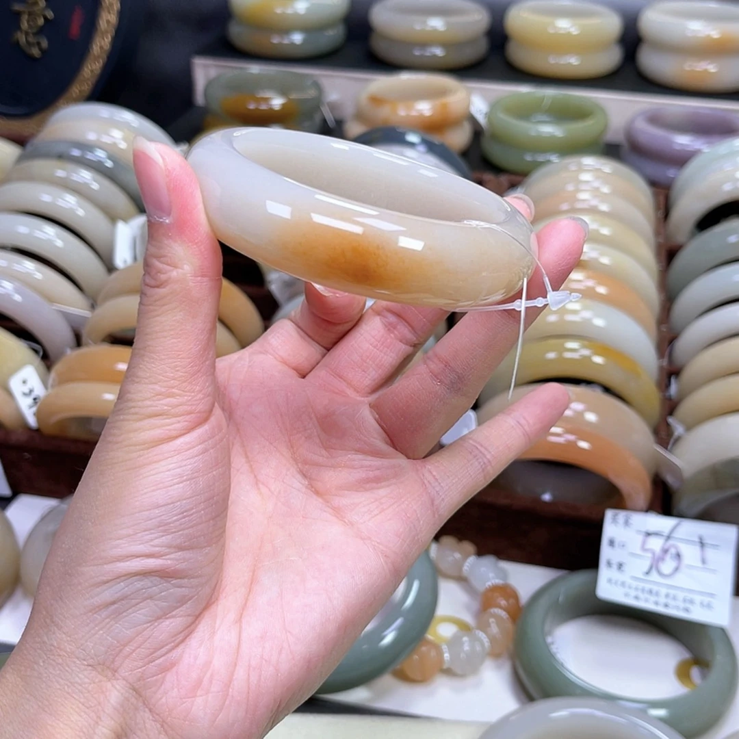 【闪购商品】石英质玉手镯未镶嵌我****呀