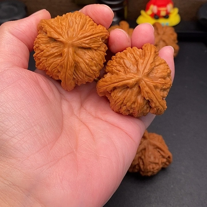 玩****文玩核桃把件白奔
