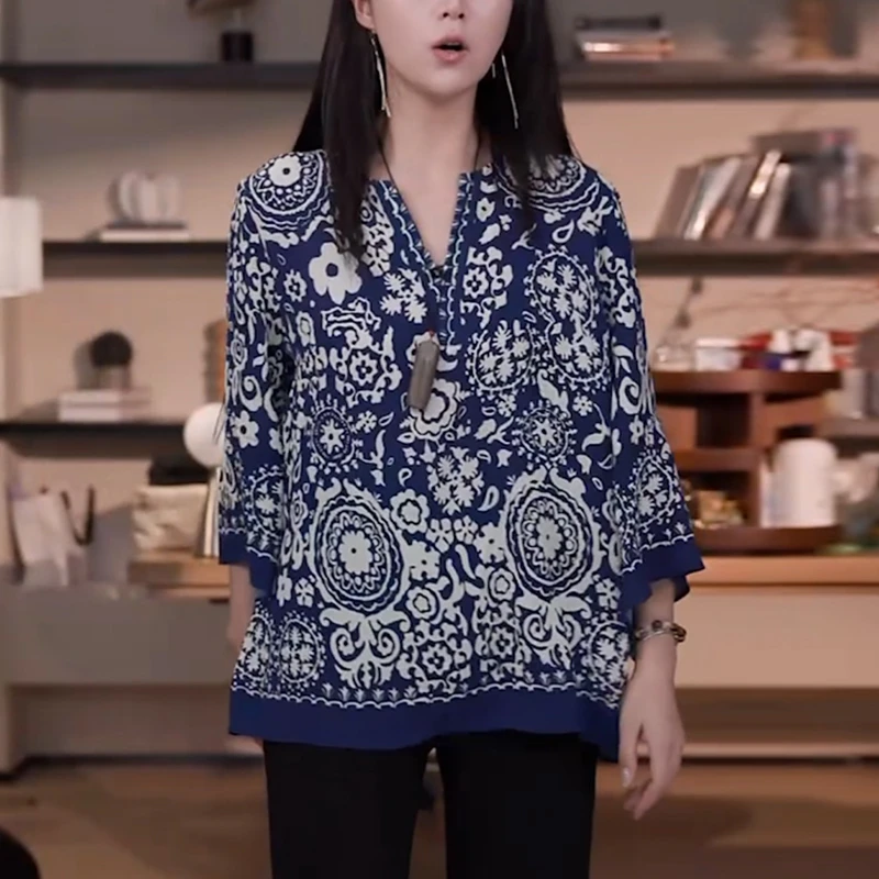 印花v领衬衫女2025夏季高级感洋气减龄显瘦复古民族风七分袖上衣