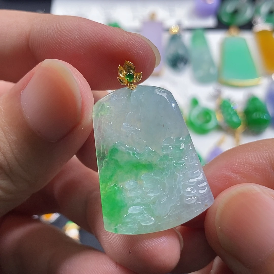 翡翠18K金镶嵌颈饰翡翠