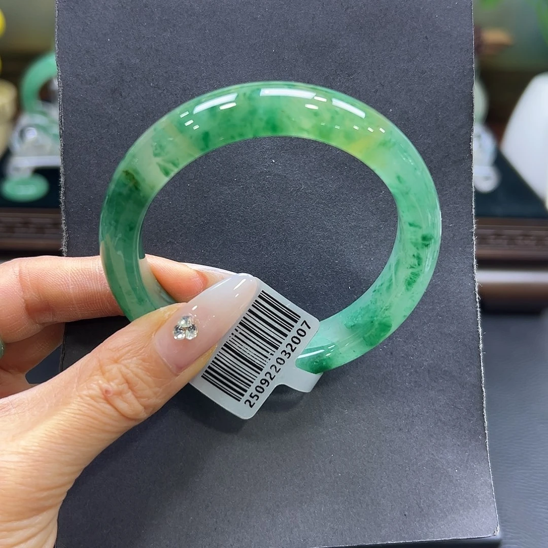 石英质玉（非洲翠）未镶嵌手镯57-58