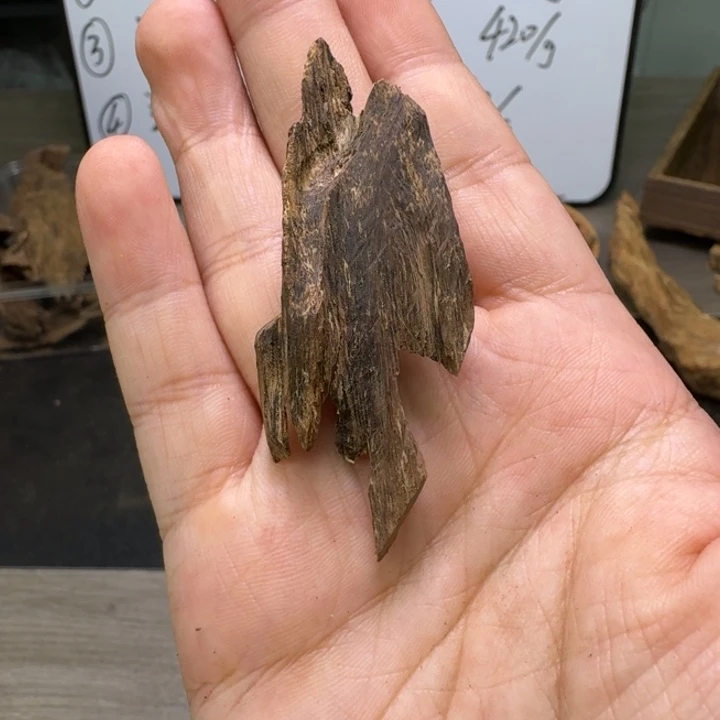 一***墨东马沉水料2.7克。