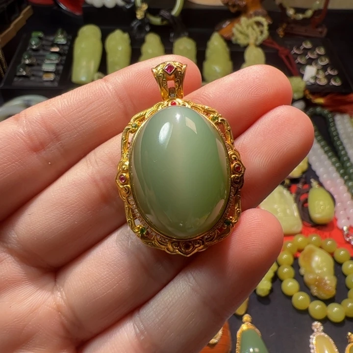 和田玉（碧玉）颈饰18K金镶嵌