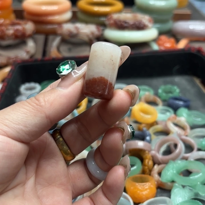 石英岩玉未镶嵌颈饰