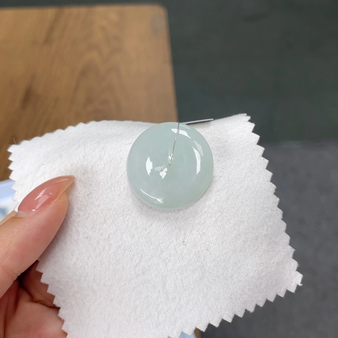 翡翠颈饰未镶嵌平安扣