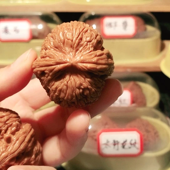 t****n文玩核桃把件滚石
