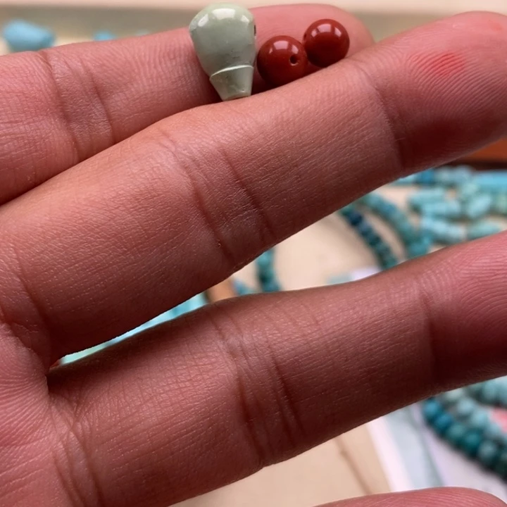 乔***杰南红玛瑙未镶嵌珠宝半成品