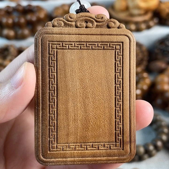 木老山檀回字纹雕刻牌