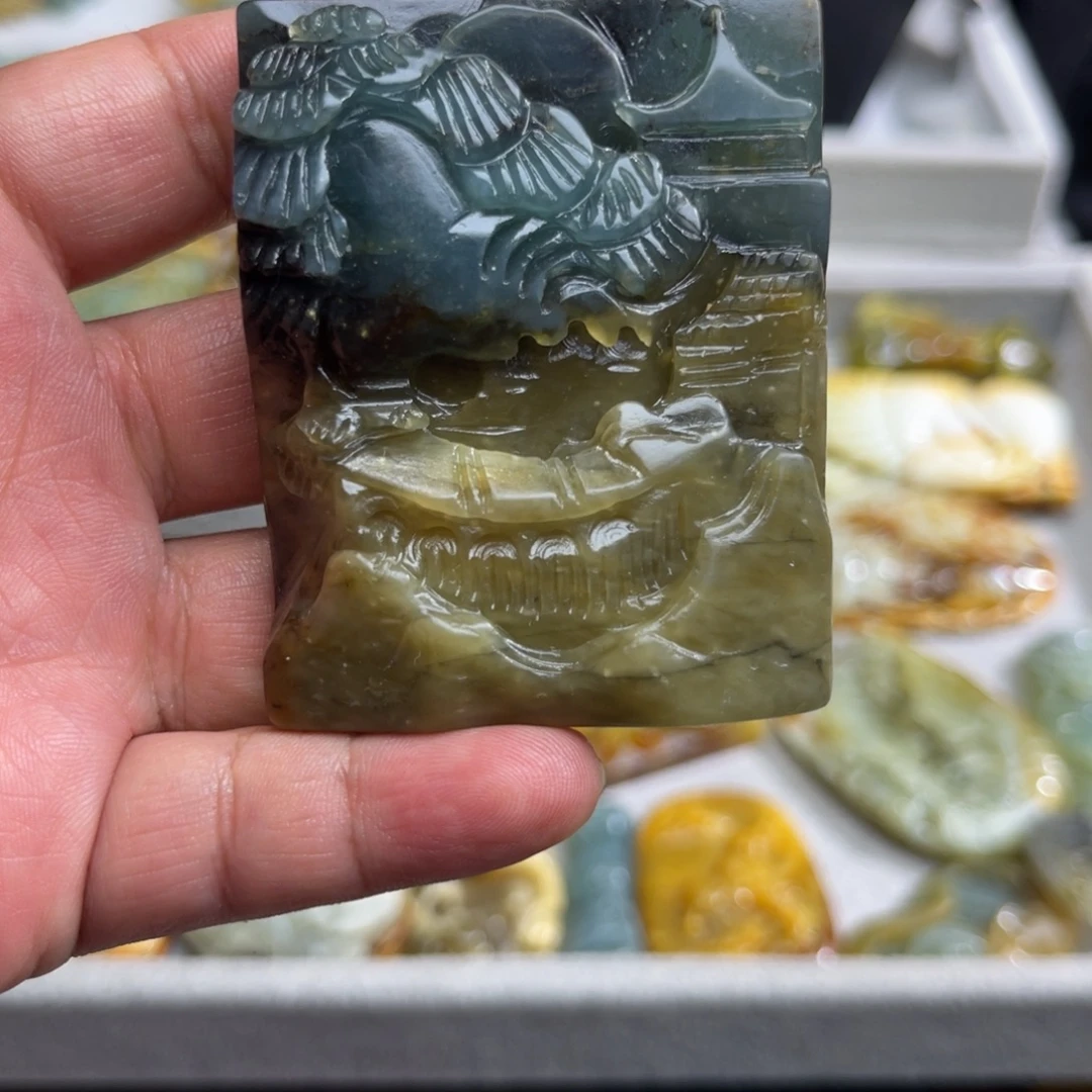 蛇纹石玉未镶嵌颈饰