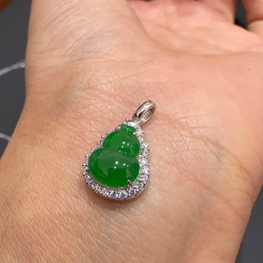 翡翠颈饰18K金镶嵌葫芦