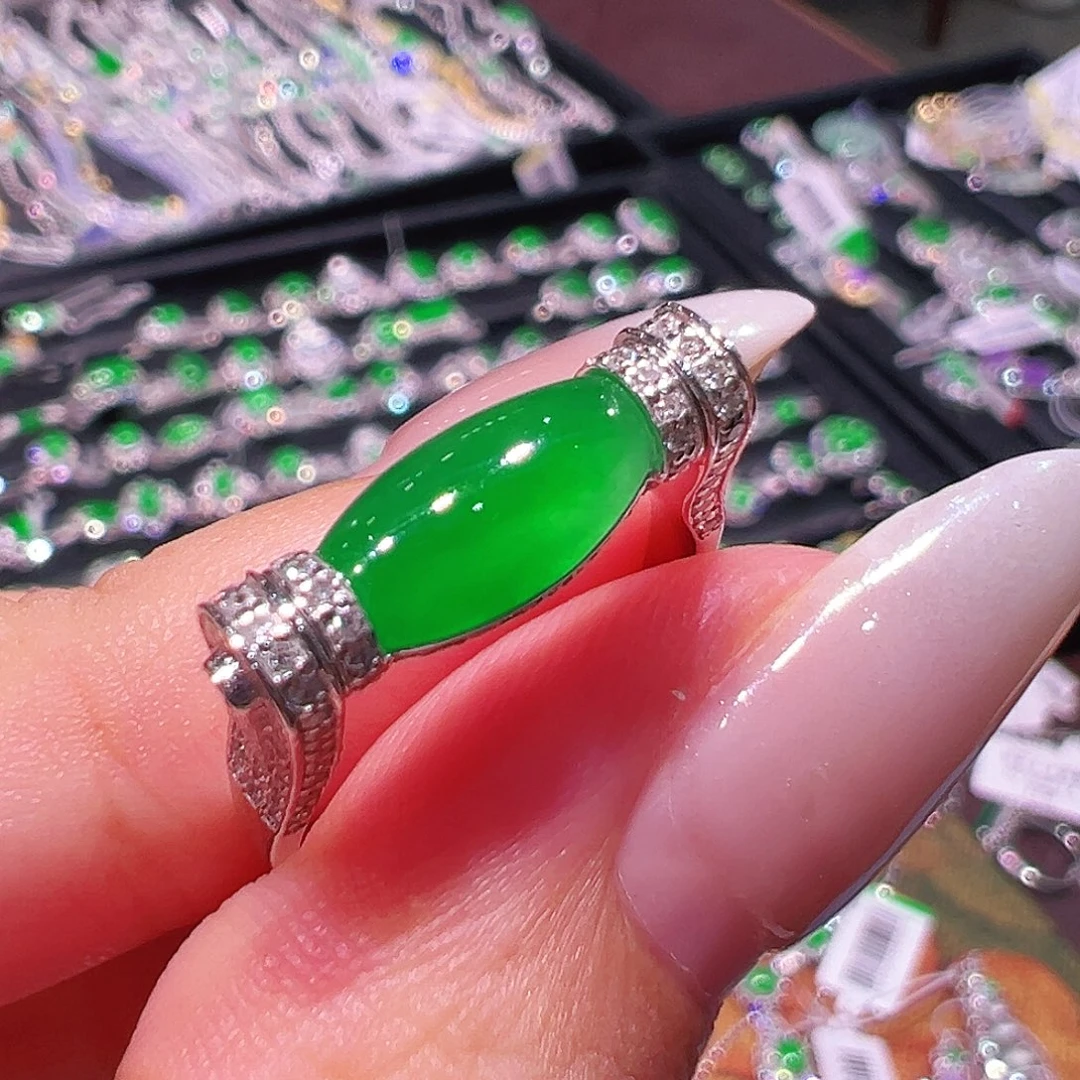翡翠18K金镶嵌戒指翡翠