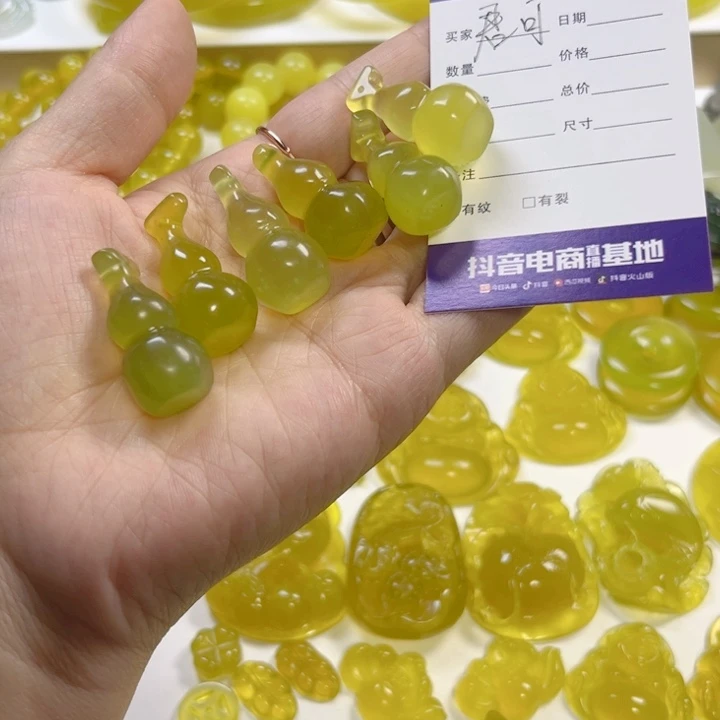 ****宝蛇纹石玉未镶嵌颈饰