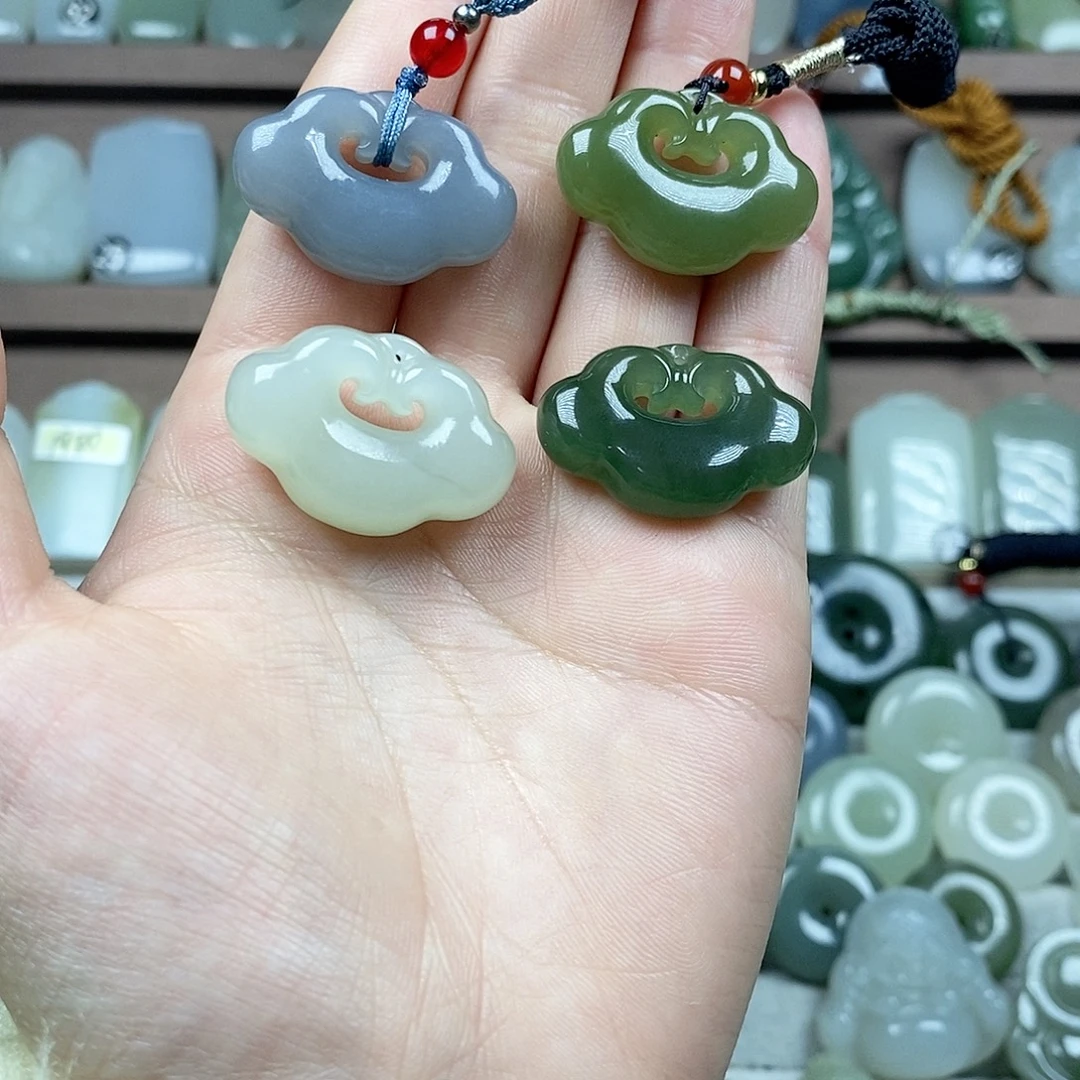 和田玉未镶嵌颈饰祥云锁