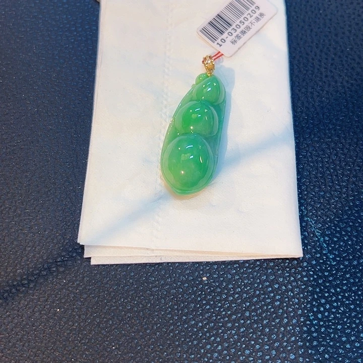 翡翠18K金镶嵌颈饰福豆