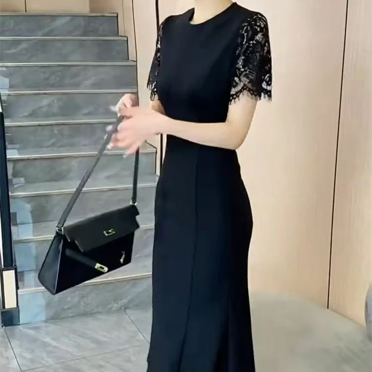 法式轻奢风连衣裙女新款圆领蕾丝拼接短袖高腰小黑裙潮2