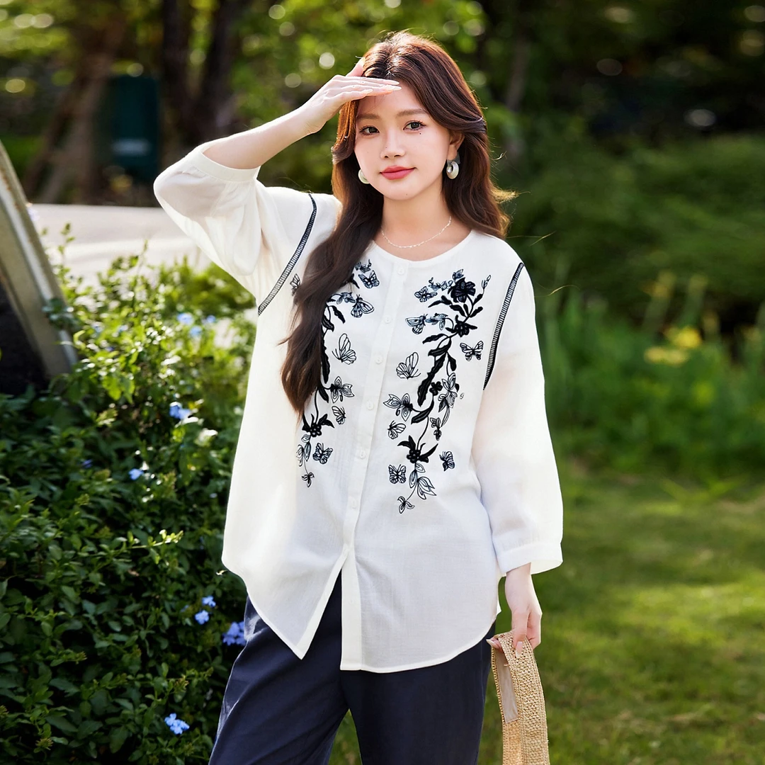 MsShe大码女装夏重工花卉蝴蝶刺绣拼接镂空花边圆领衬衫Q2505024