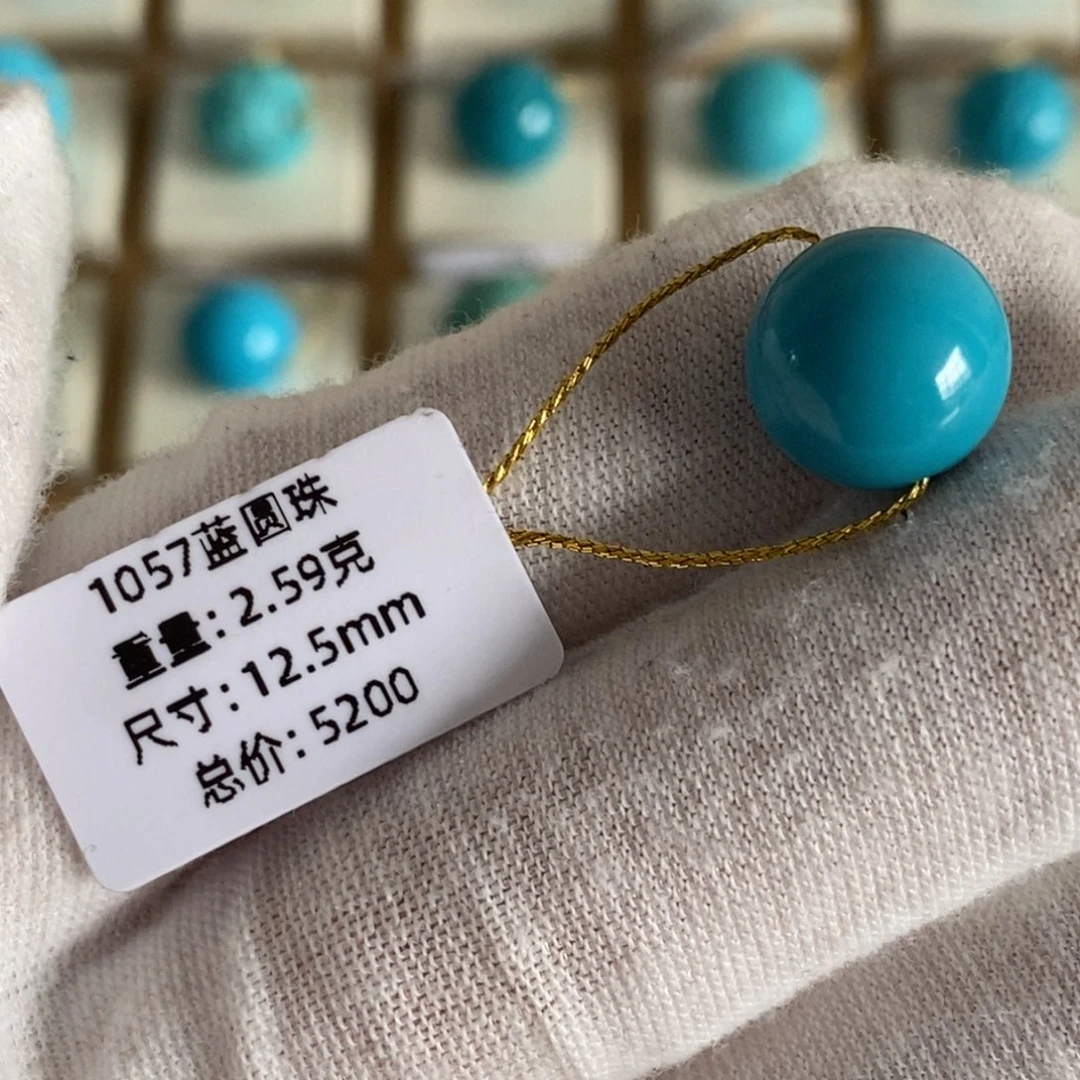 一***只绿松石未镶嵌珠宝奇石