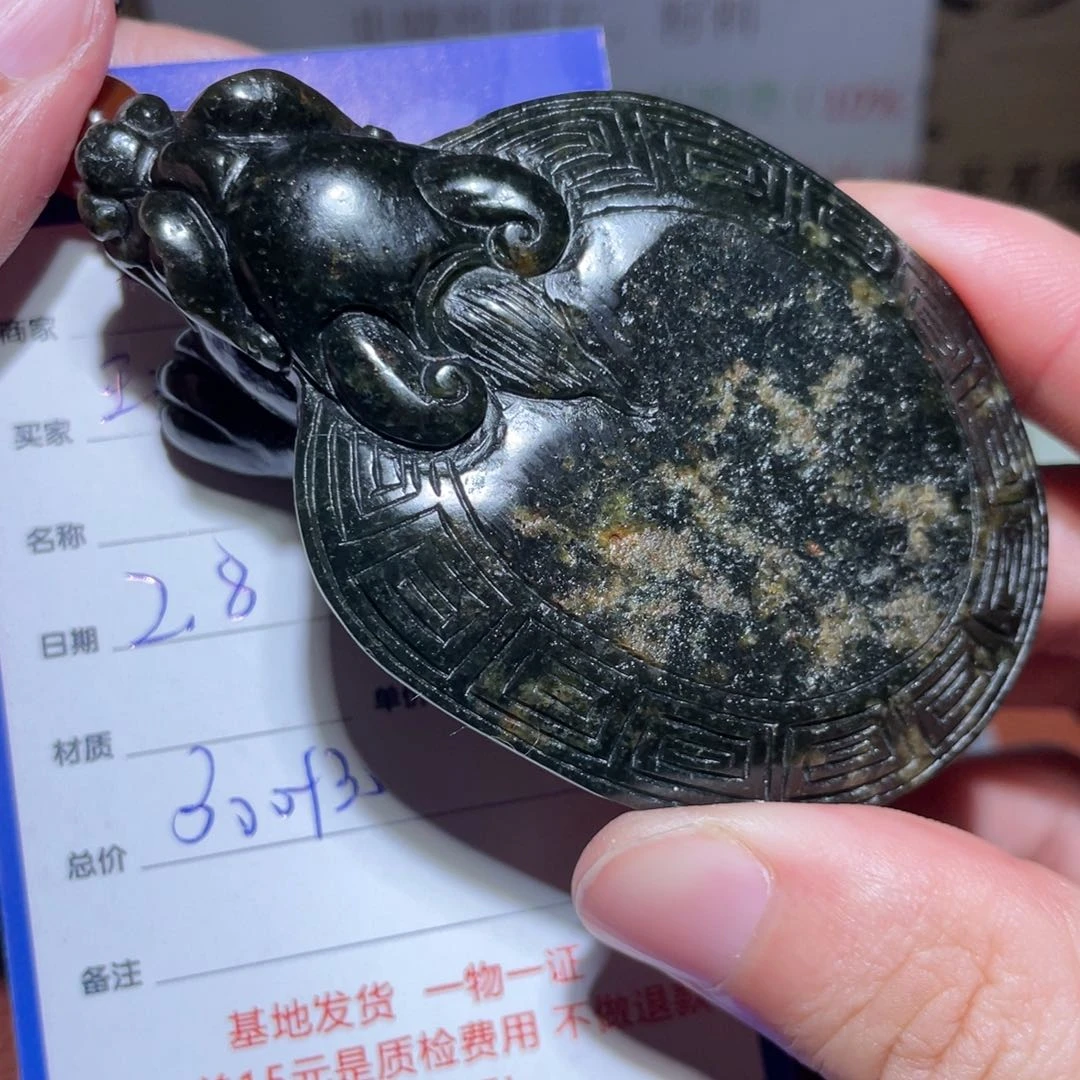 和田玉挂件未镶嵌玩****馆