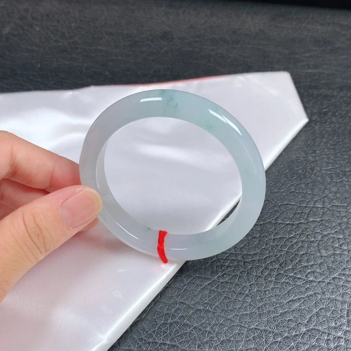 翡翠未镶嵌手镯