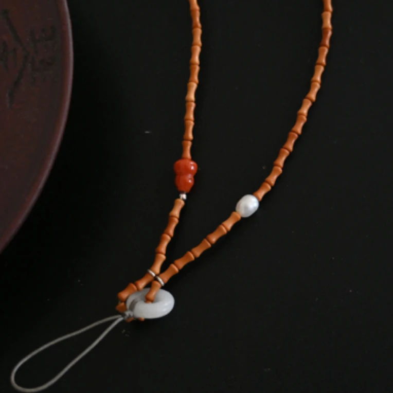 邱萍子同款手机链 服饰穿搭时尚