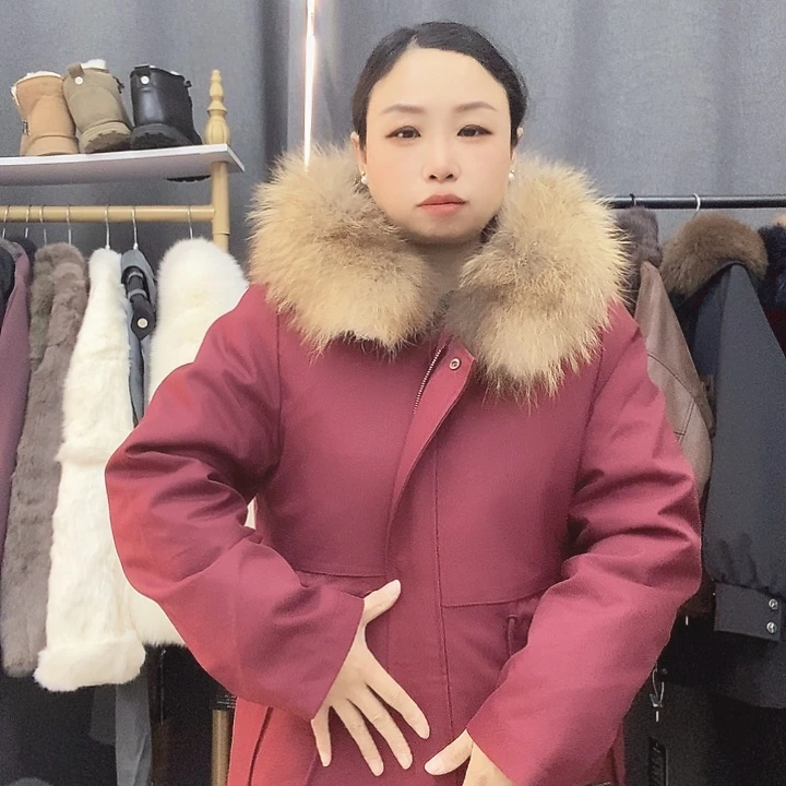 伊****g酒红色女款休闲外套