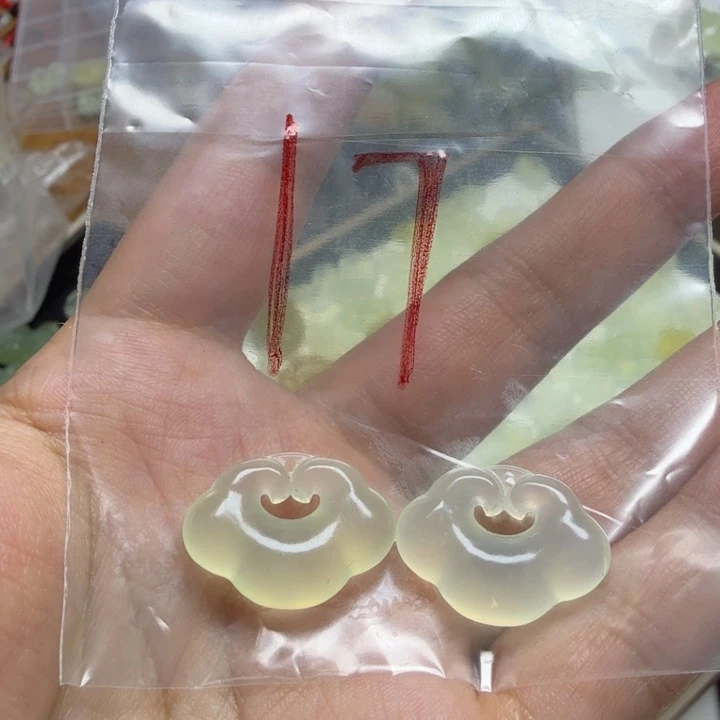 透闪石-蛇纹石玉吊坠未镶嵌