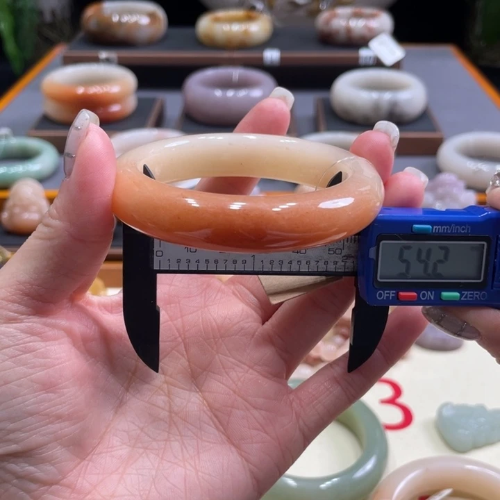 未镶嵌手镯石英质玉