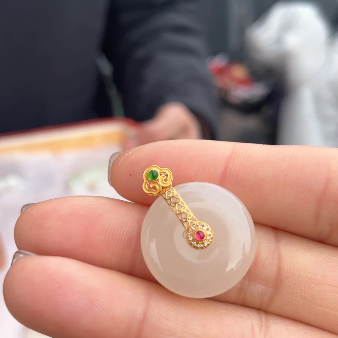 和田玉颈饰18K金镶嵌