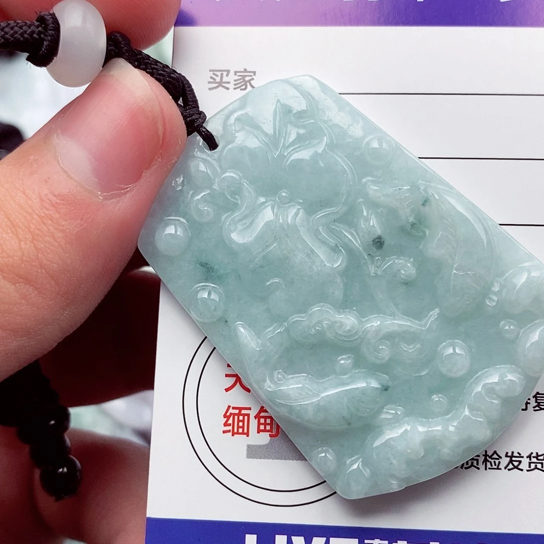 翡翠挂件未镶嵌翡翠