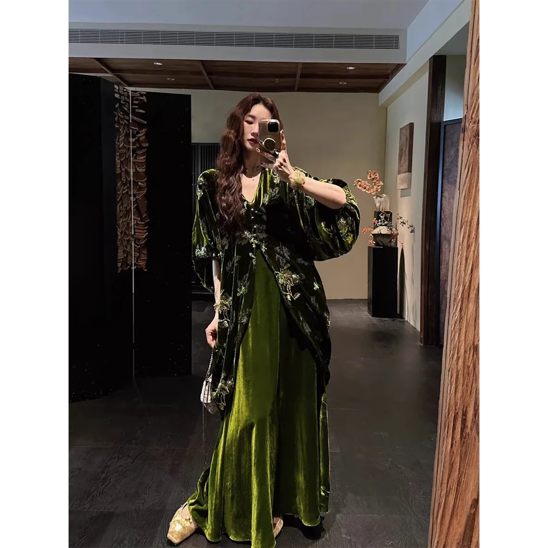 新中式国风丝绒烂花连衣裙子秋季巨好看的长裙显瘦宽松名媛花卉