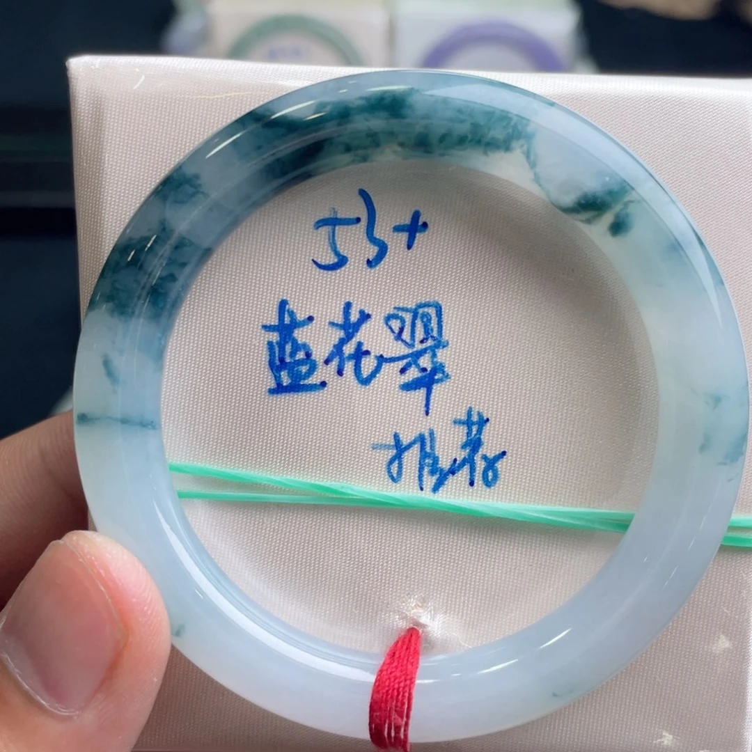 翡翠手镯未镶嵌翡翠手镯