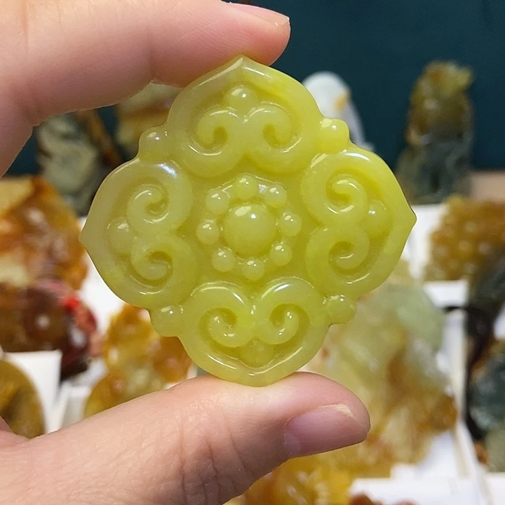 蛇纹石玉未镶嵌颈饰