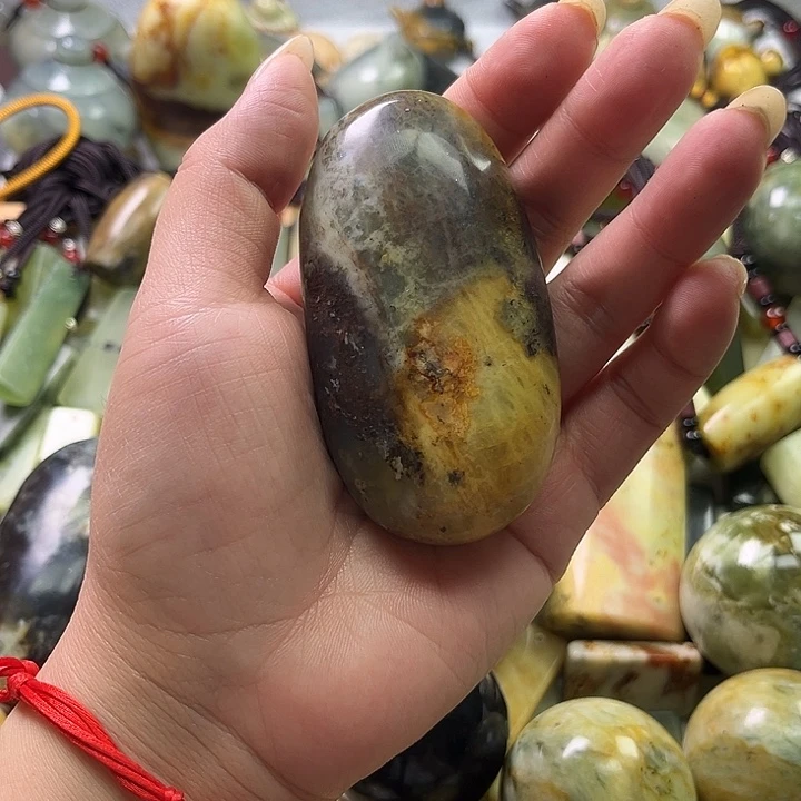 K***i蛇纹石玉未镶嵌珠宝奇石