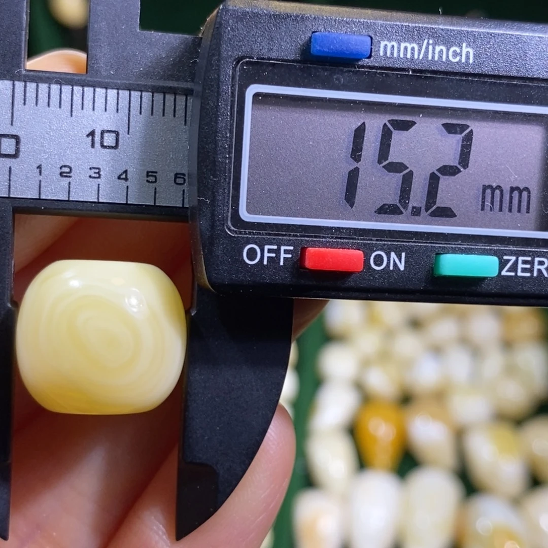 蜜蜡未镶嵌裸石配饰