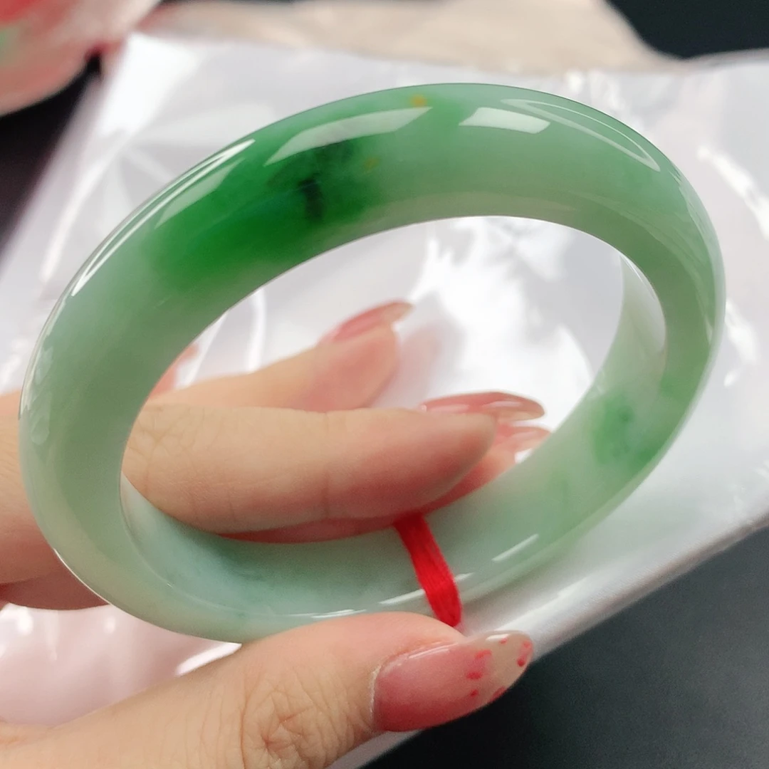 翡翠手镯未镶嵌美***?，743