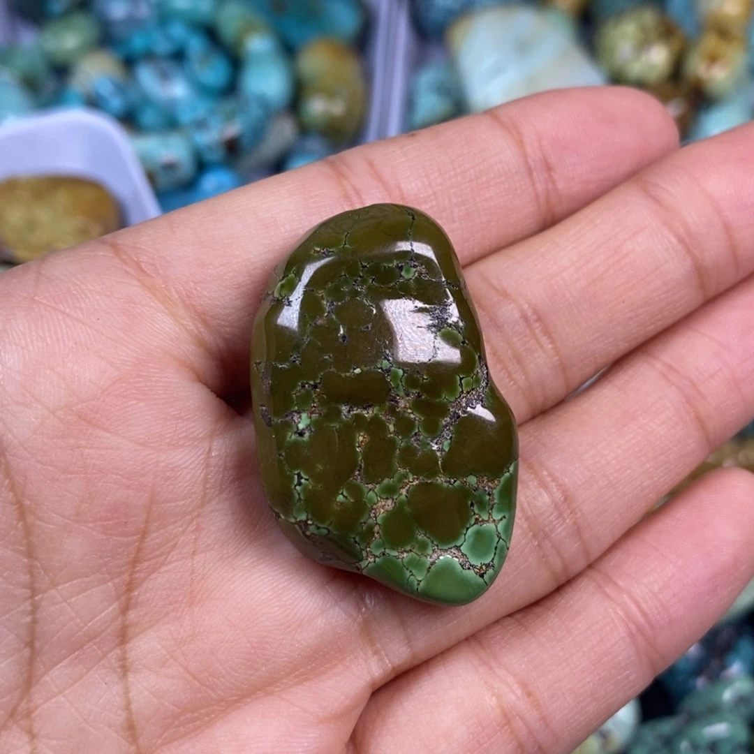 襄***家绿松石未镶嵌颈饰